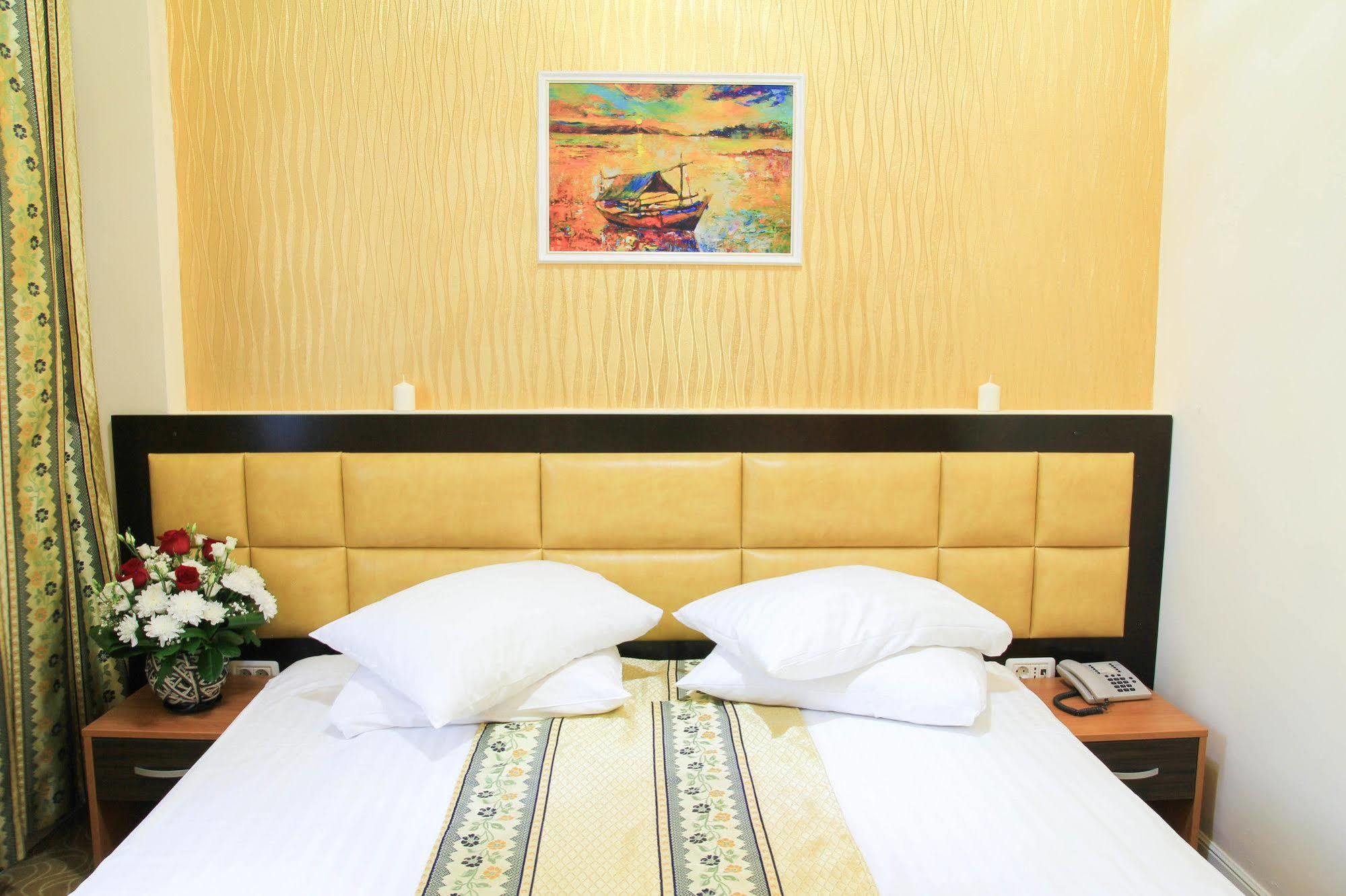 Best Western Hotel Lev Or I Bucarest Esterno foto